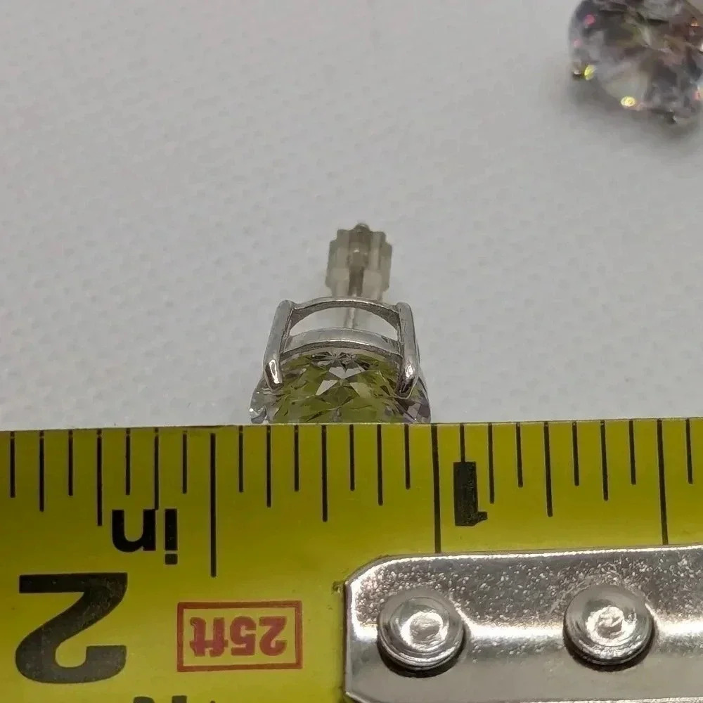 Massive  studs - Picture 3 of 3